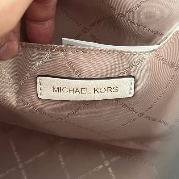 🌼Michael Kors Purse - Picture 11 of 14